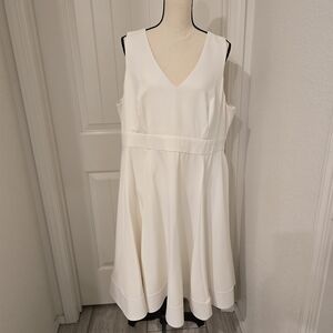Elegant White Sleeveless Dress
